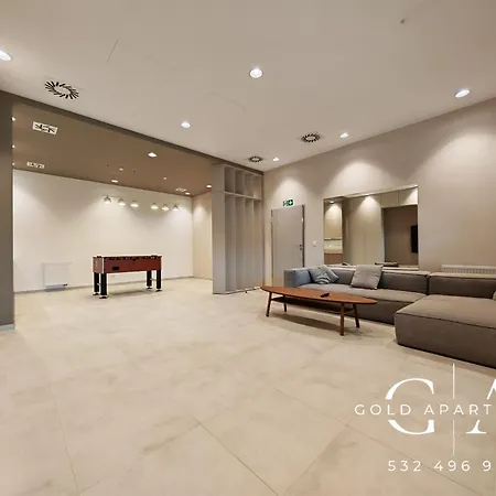 Gold F78 Let's Sea Baltic Park شقة